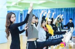 רҵģ��ת��ְҵŮ������Ȼ��Ϊ��ýѧԺ����Ů��ʦ